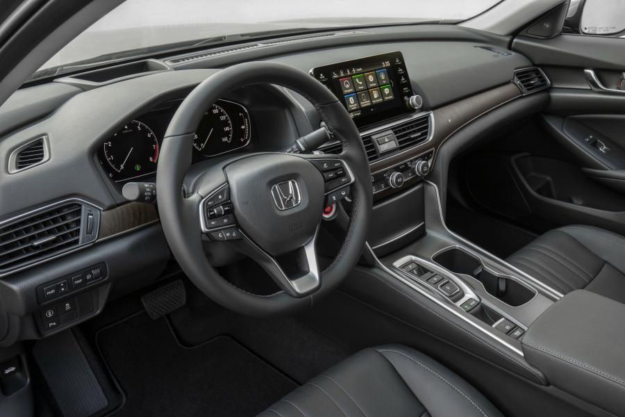 Торпедо Honda Accord Touring Hybrid 2017 года  (NA) (фото 137 из 170)